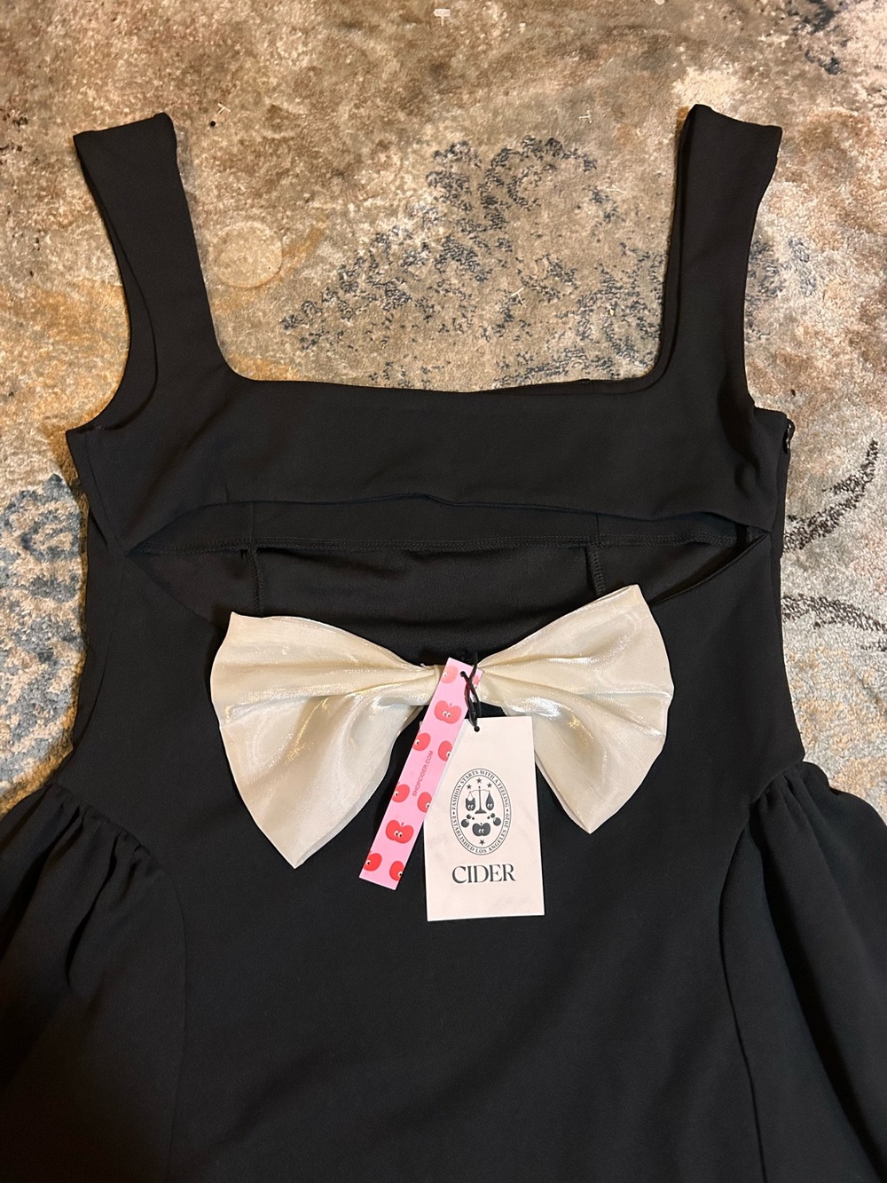 Cider Square Black Neck Solid Bowknot Pleated Zipper Mini Dress - Size L - Picture 3 of 3